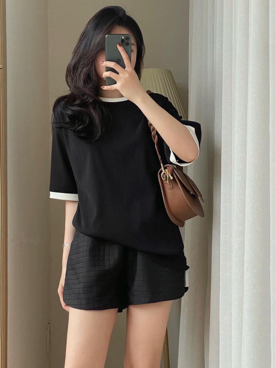 Áo Thun Gân Viền Trắng - Leda