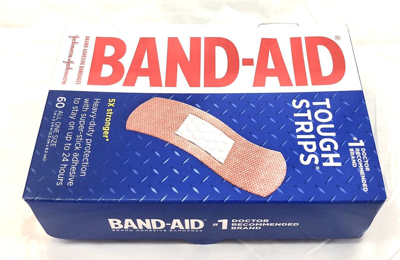 COM BO 1 HỘP BĂNG CÁ NHÂN BAND-AID TOUGH STRIPS Siêu dính - 60M +8M BĂNG FLEXIBLE FABRIC