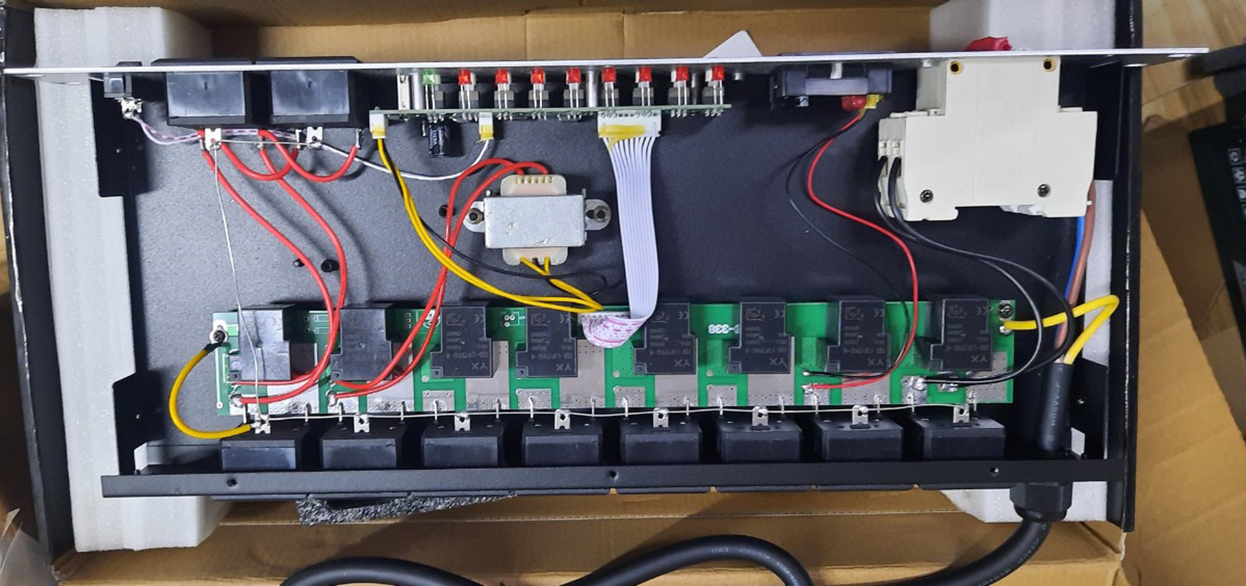 Thiết bị quản lý nguồn điện dbx vs1036