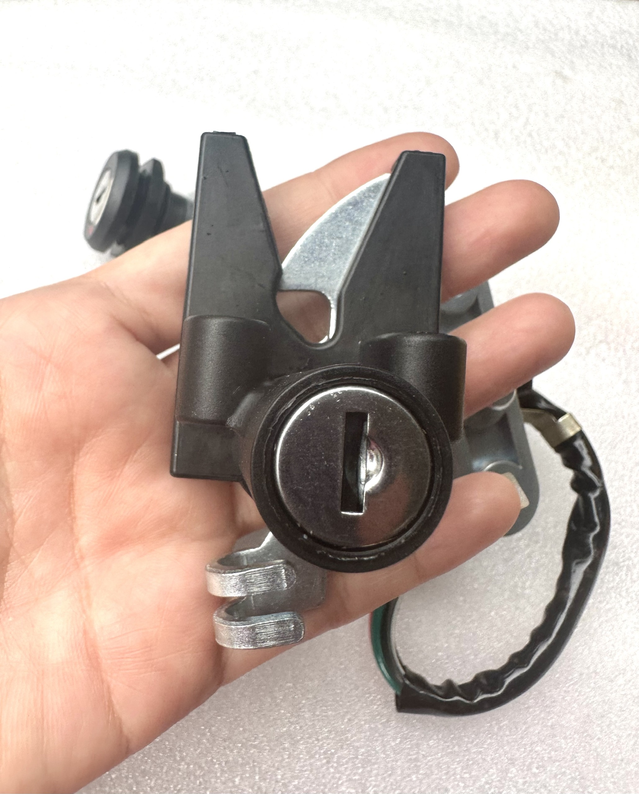 BỘ Ổ KHOÁ XE MAX 2 ( XE NHẬT )