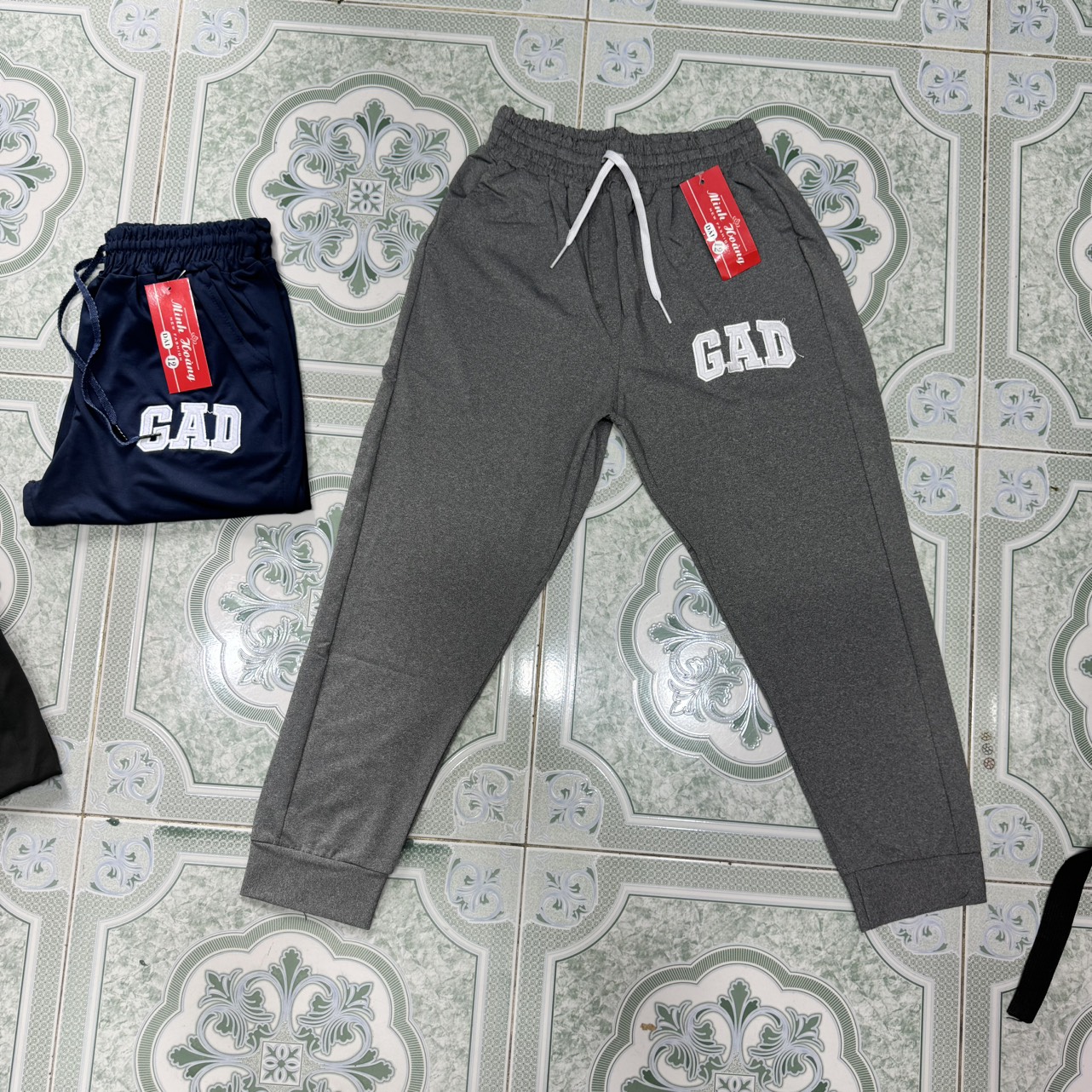 Quần thun dài cho bé trai thêu logo GAD