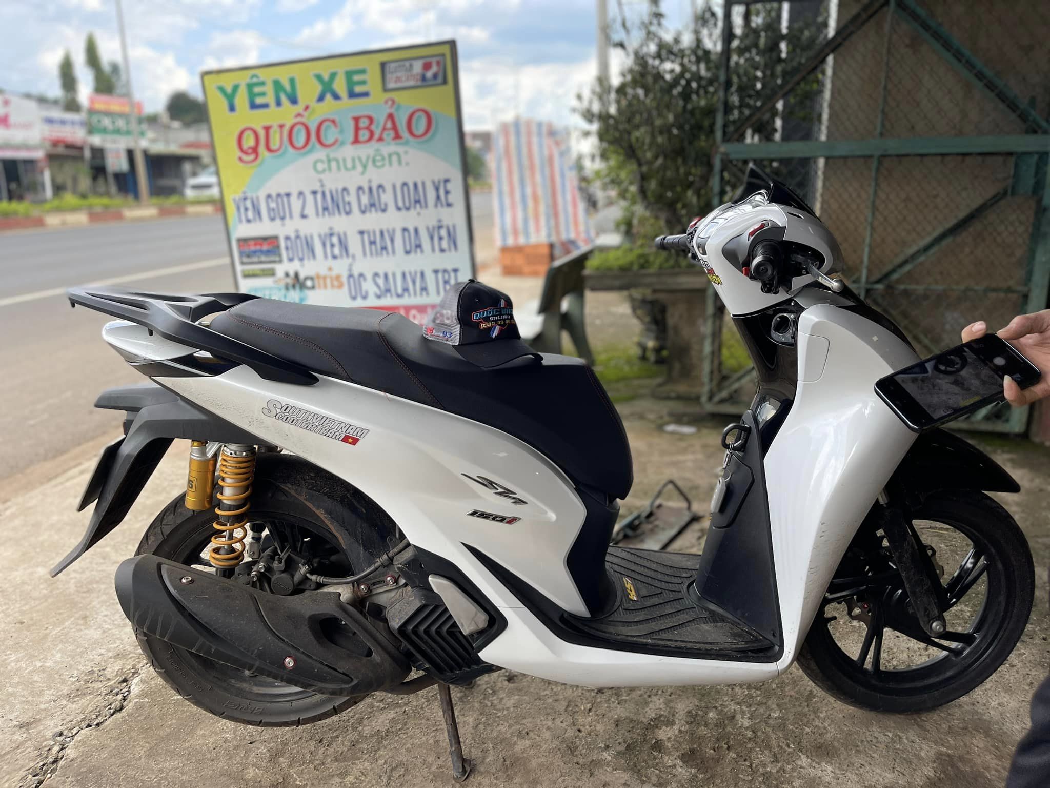 Mút yên gọt sẵn 2 tầng góc cạnh cực kì êm dành cho các loại xe thích hợp đi đường dài