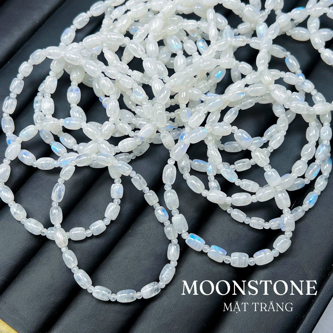 Vòng tay moonstone mặt trăng ánh mạnh như hình - có kiểm định
