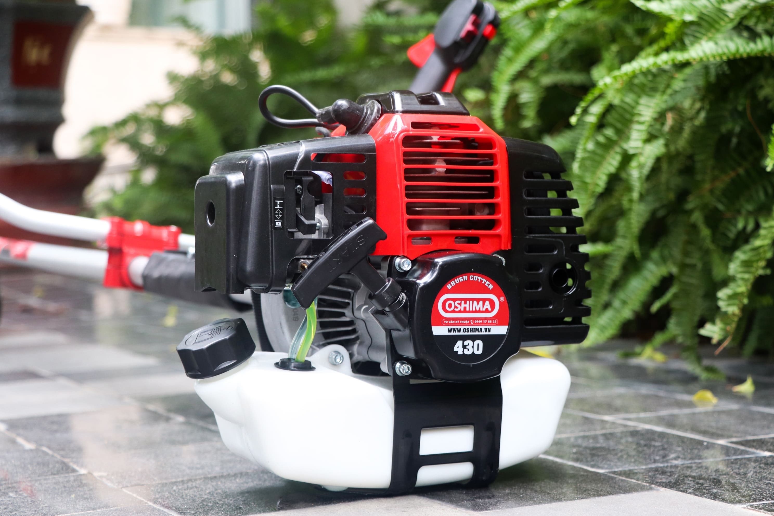 Máy cắt cỏ Oshima 430 động cơ 2 thì 1.25KW Trọn bộ có cần cắt cỏ đeo vai máy mới 100%