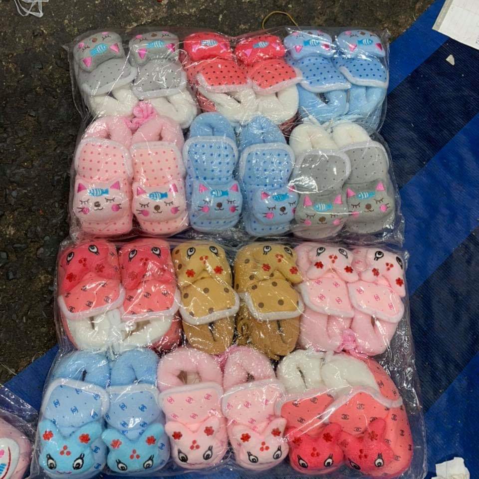 [HCM]Combo 02 đôi giày nhung có dây cột cho bé 2-9 tháng