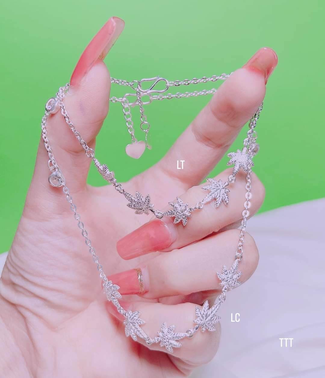 com bo lắc tay +lắc chân.