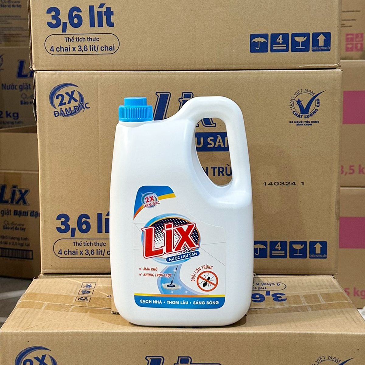 Nước lau sàn LIX đuổi côn trùng 3.6 lít LD360