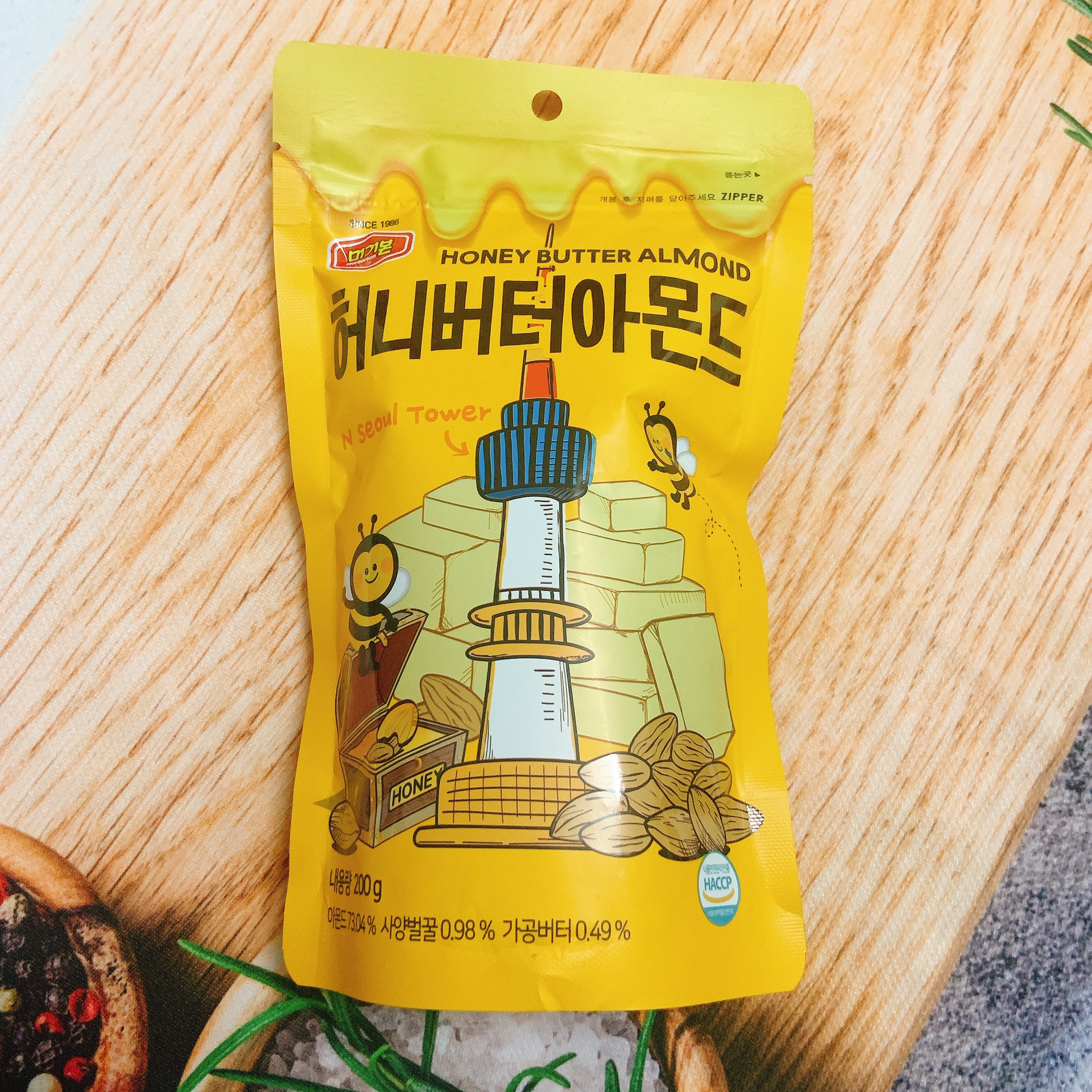 Hạnh Nhân Rang Bơ Tẩm Mật Ong Hàn Quốc 200g