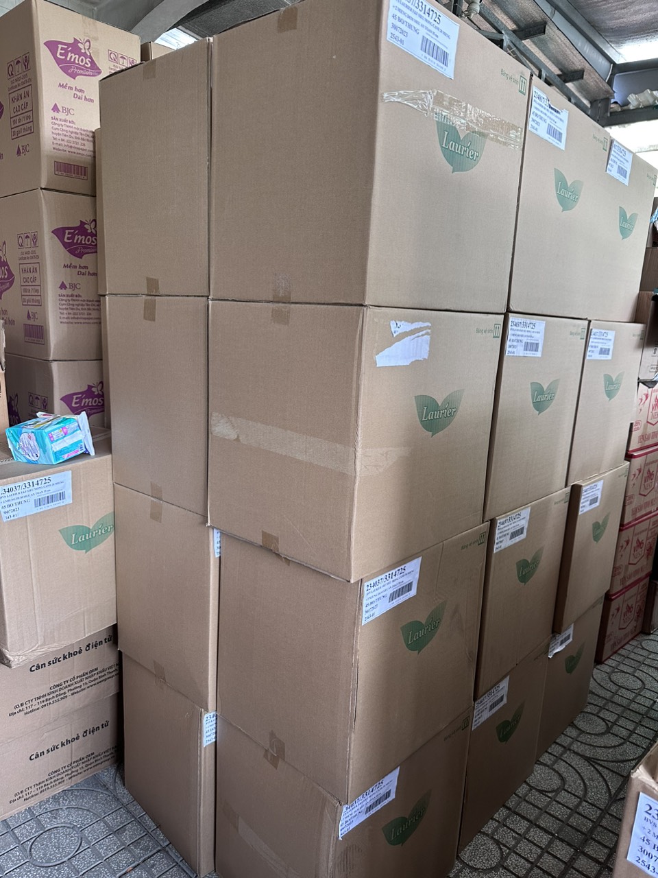 [HCM][ MỊN - THẤM HÚT TỐT] Băng vệ sinh Laurier Siêu mỏng 20 miếng/ bịch