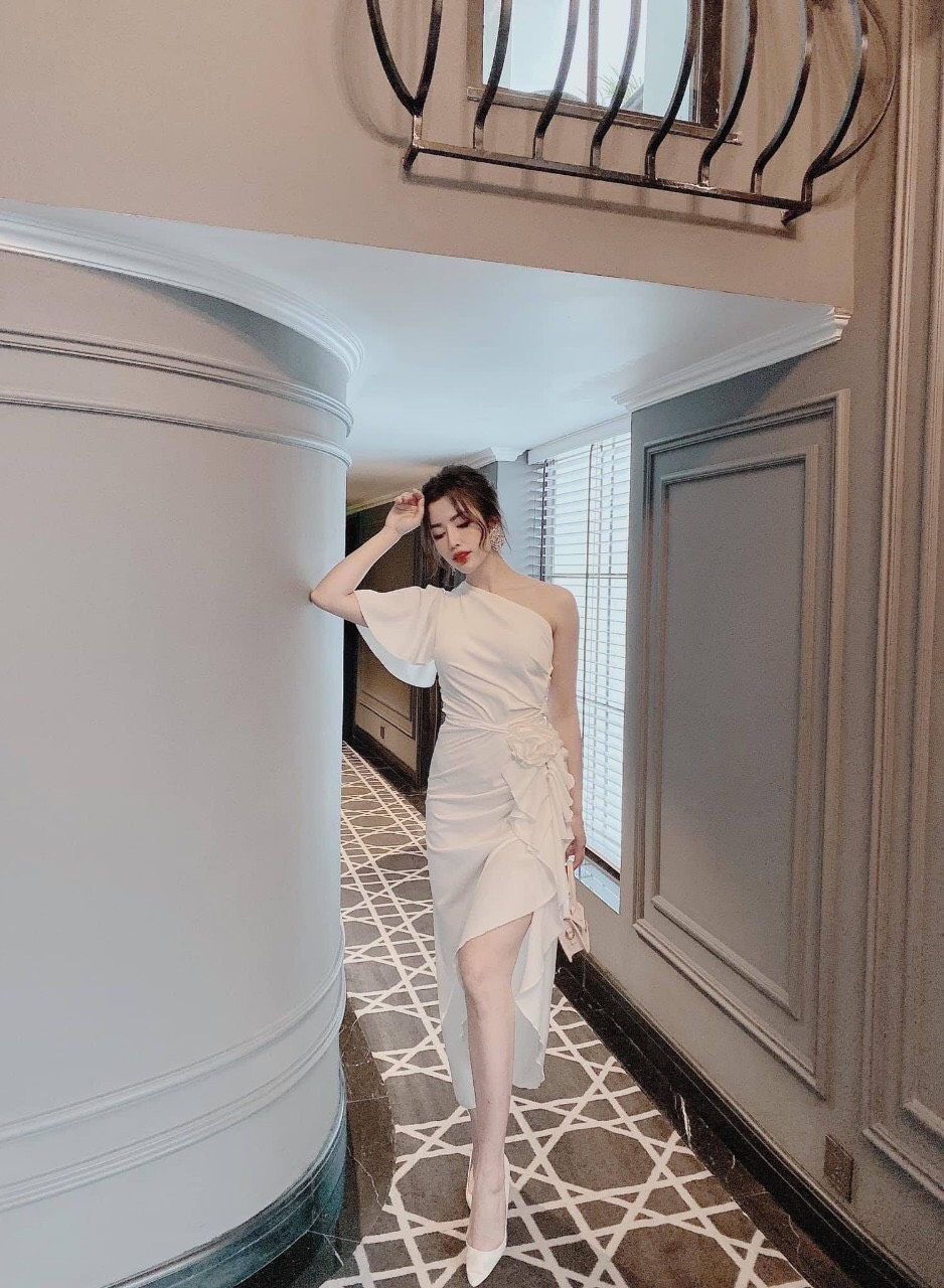 ĐẦM HỞ VAI EO ĐÍNH HOA CỰC SANG