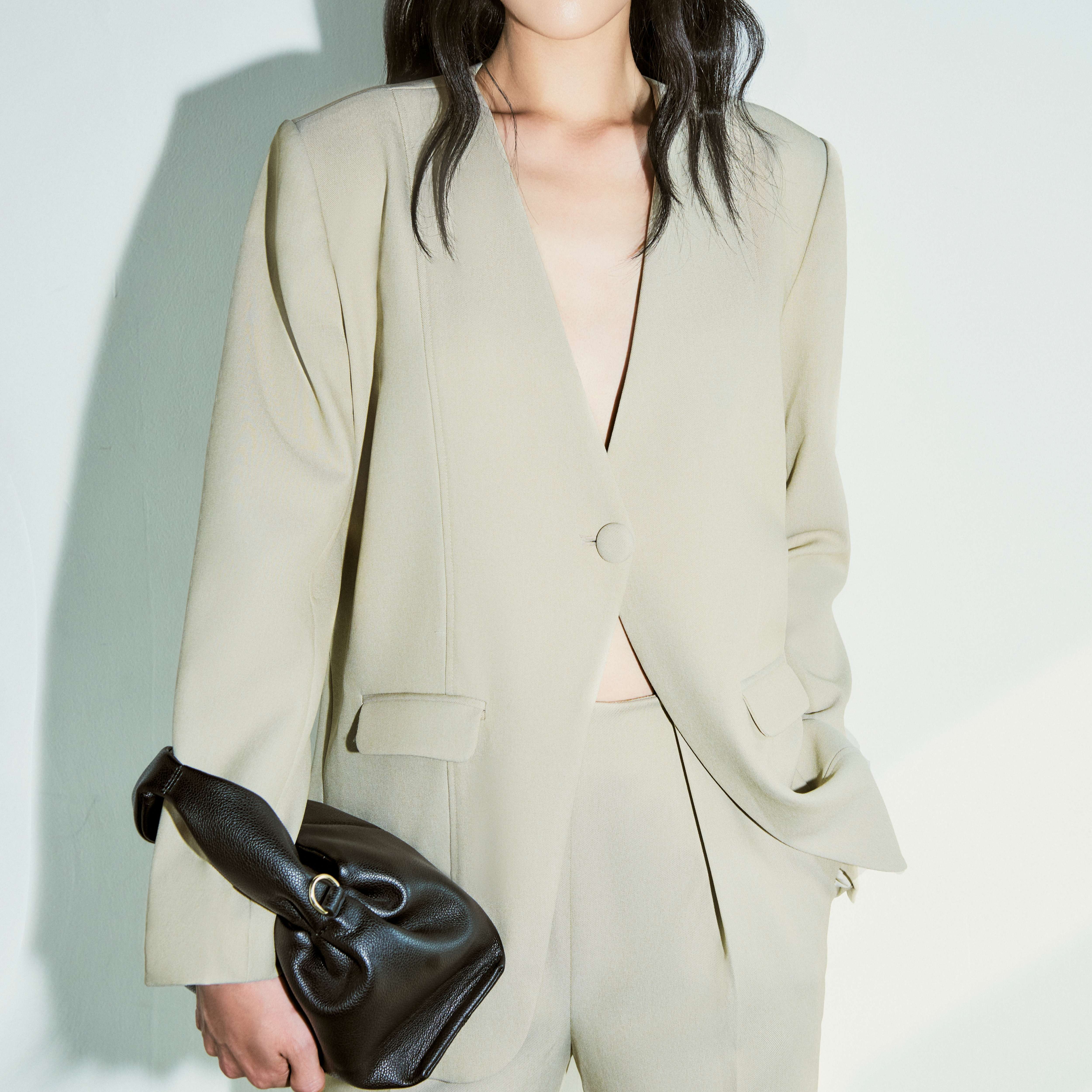 [Nhập LAZXUHUONG05 giảm 70k/499k] ƯỚM Set blazer Bờ Lây Giơ hai màu be