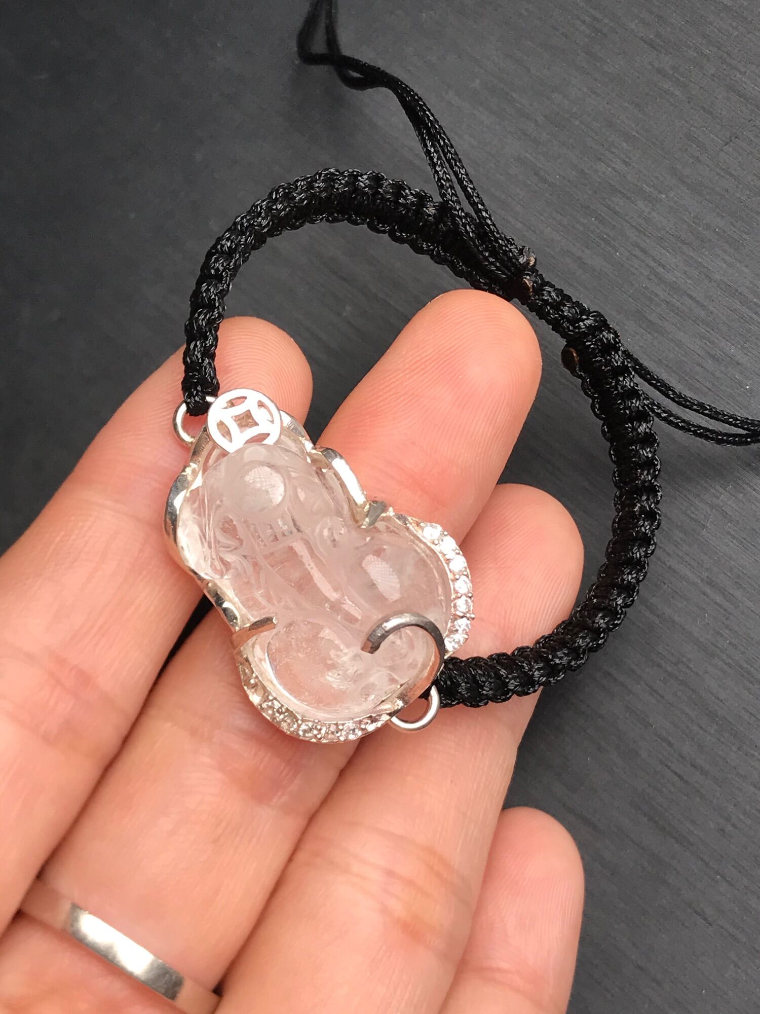 [FreeshipMAX] Tỳ hưu đá thạch anh trắng bọc bạc đan dây đen