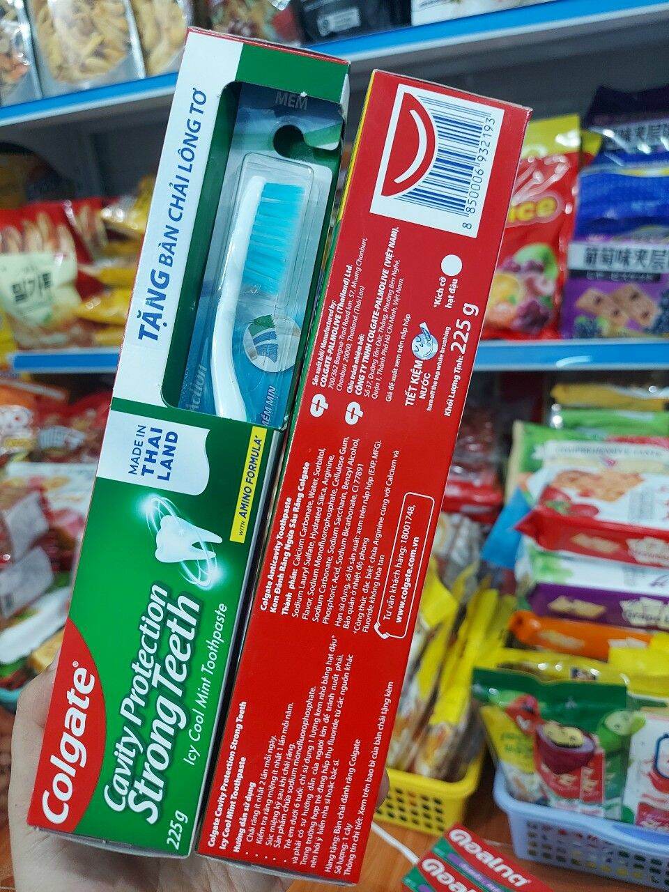 Kem đánh răng Colgate Maxfresh Thái Lan 230g ( tặng kèm bàn chải)