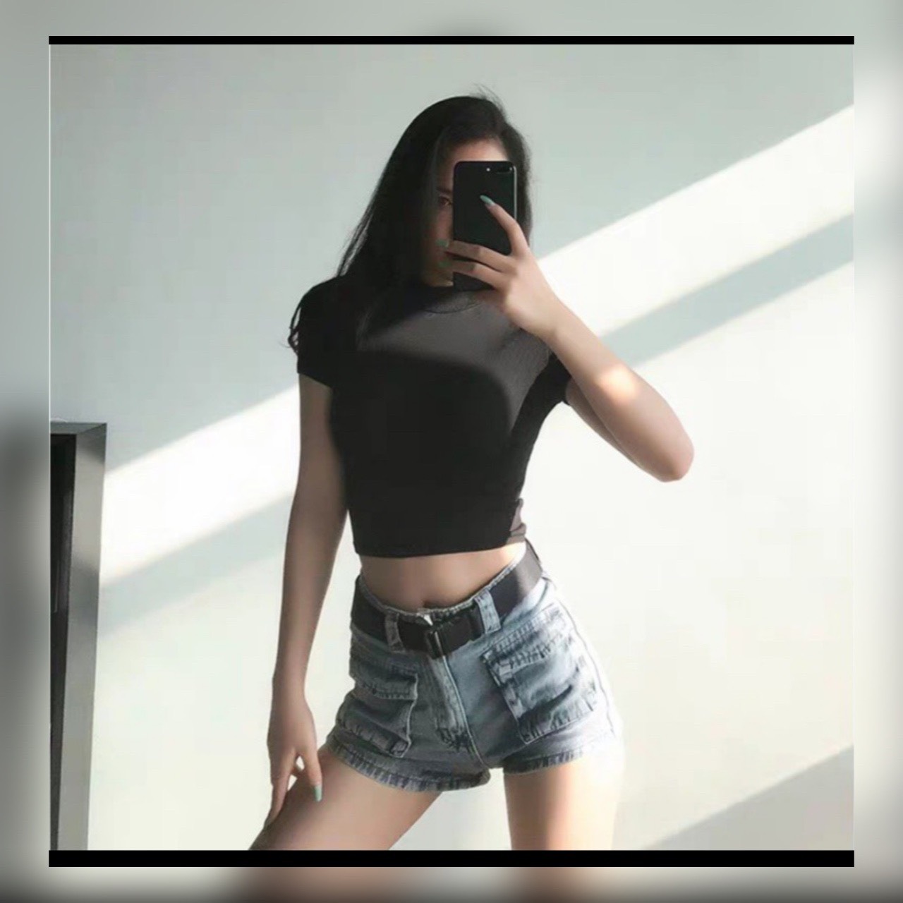 Áo thun croptop tay ngắn cổ lọ basic