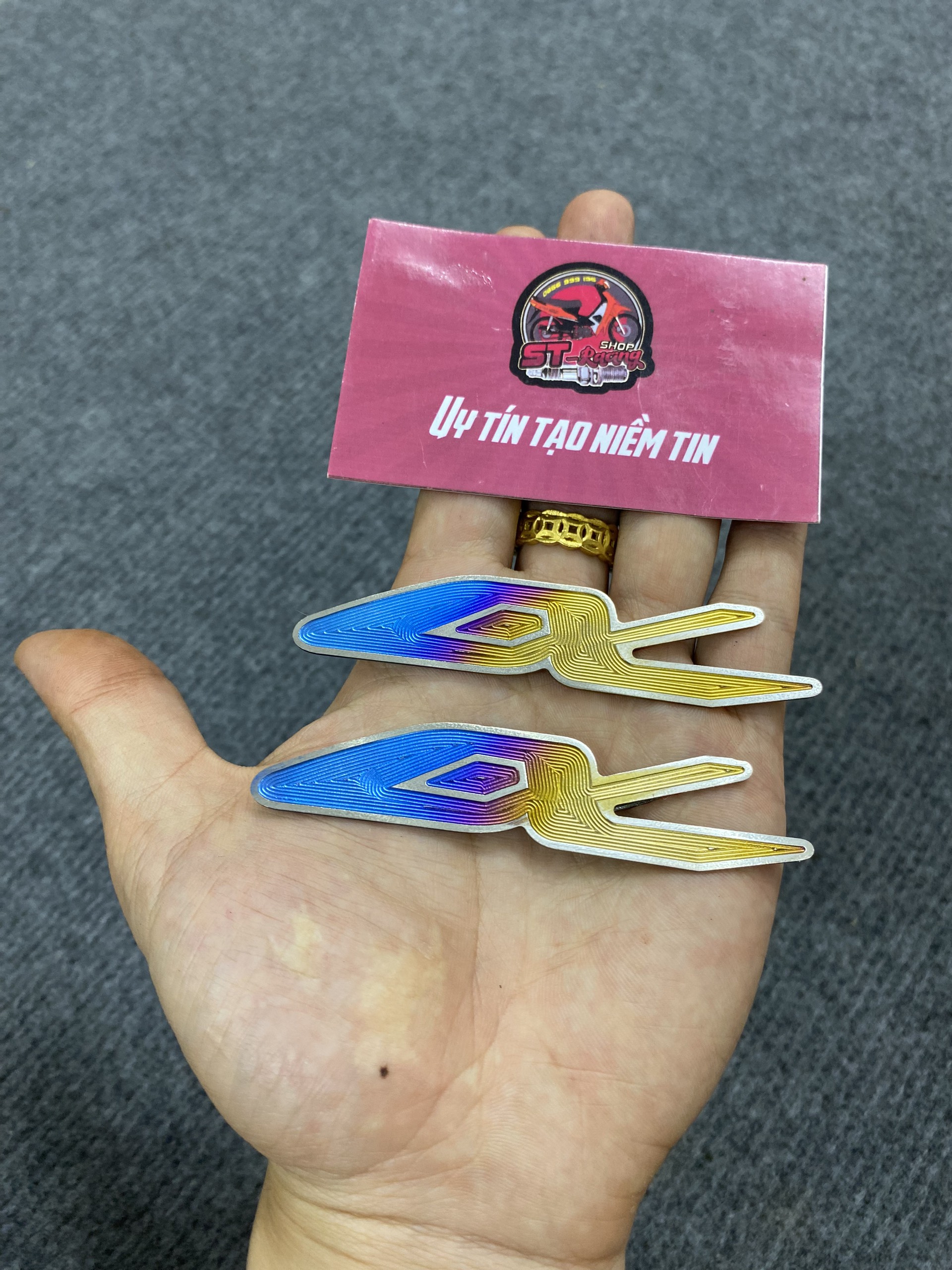 TEM TITAN CHỮ WAVE ALPHA