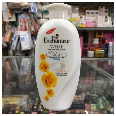 Sữa tắm trắng và dưỡng ẩm có hạt Enchanteur Charming 180g