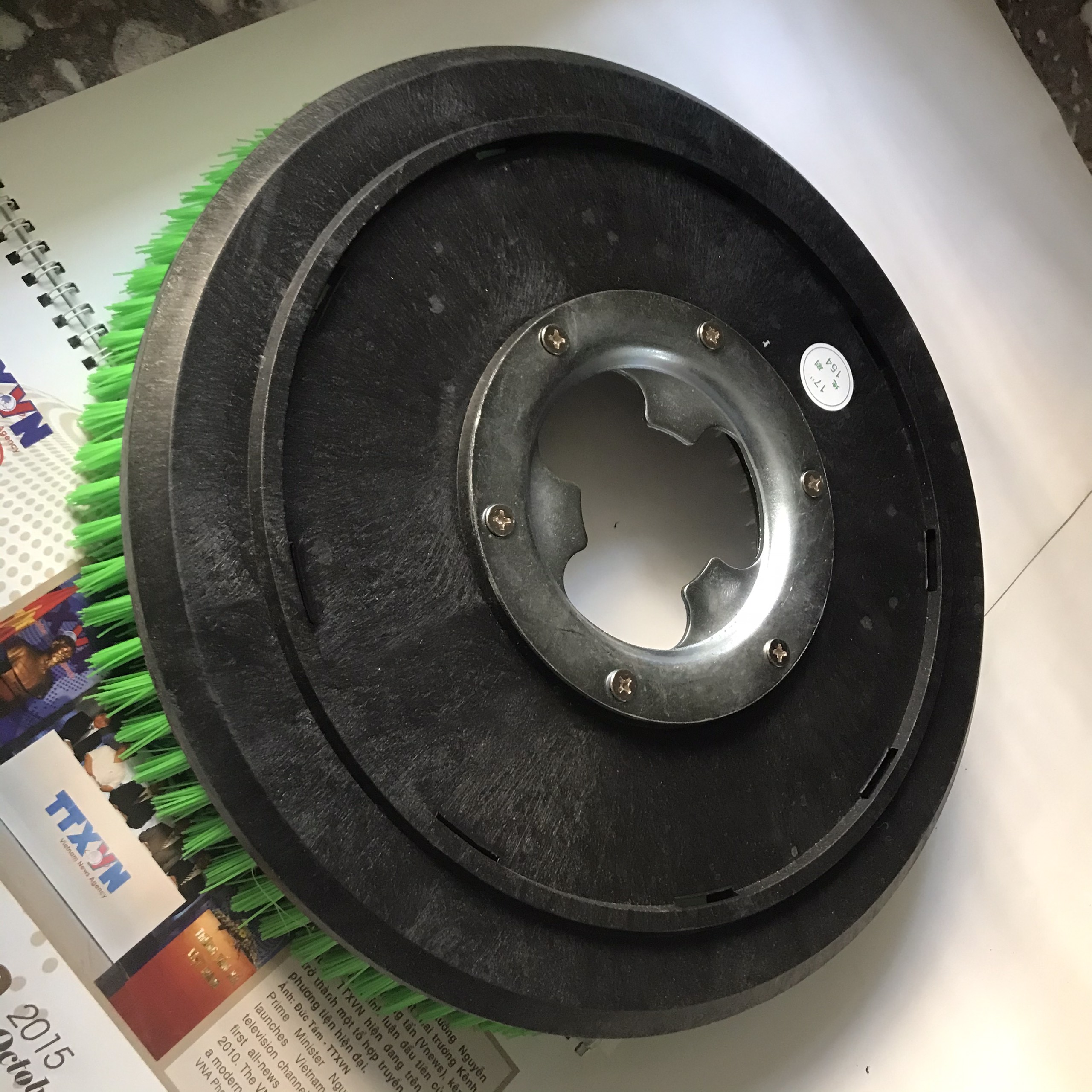 Bàn chải cứng máy chà sàn 17 inch – Mâm gai gắn pad Máy công nghiệp