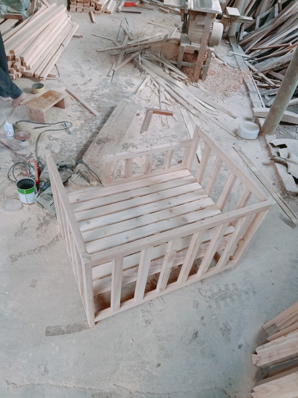 Giường ngủ gỗ sang chảnh cho thú cưng (chó & mèo)