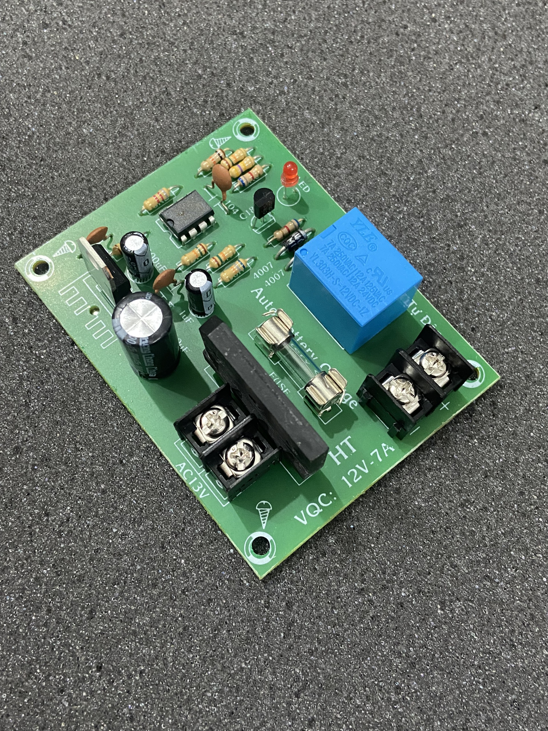 Mạch sạc bình ắc quy 12v tự ngắt