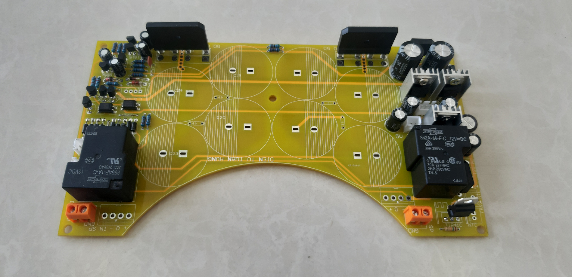 Source Circuit with 8 Capacitors