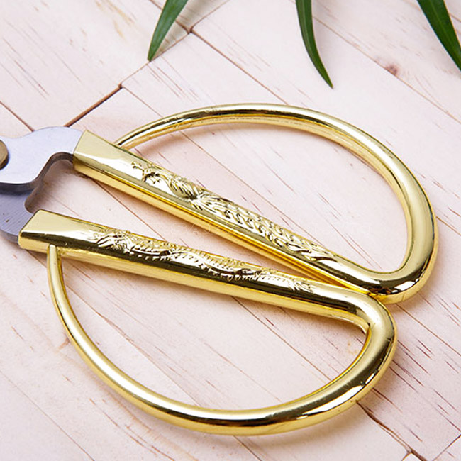 Kéo rồng phượng cán vàng siêu sắc SK5
