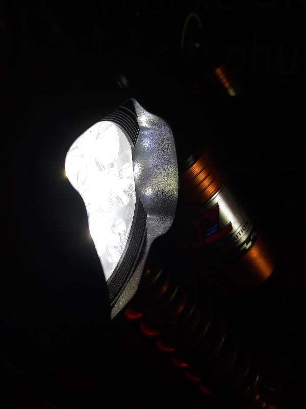 Đèn trợ sáng cho xe điện Siêu Sáng 9 nhân led