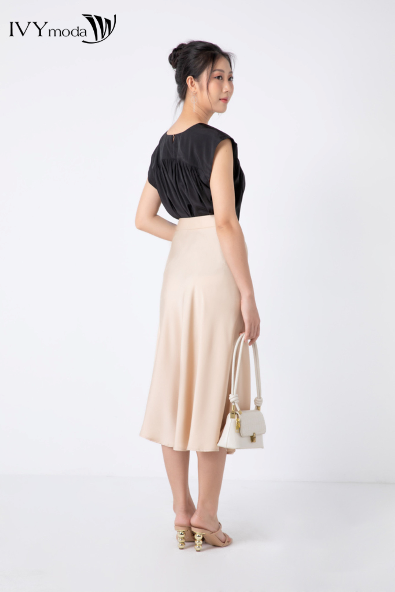 Chân váy lụa thanh lịch thiết kế IVY moda MS 31M6706