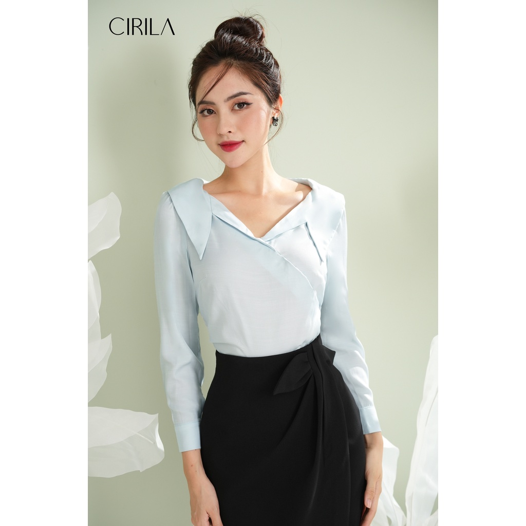 Áo sơ mi cổ V cách điệu xanh pastel Peony [CIRILA BY RIMMY]