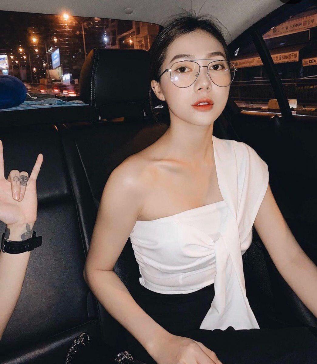 ÁO CROPTOP LỆCH VAI (TRẮNG)