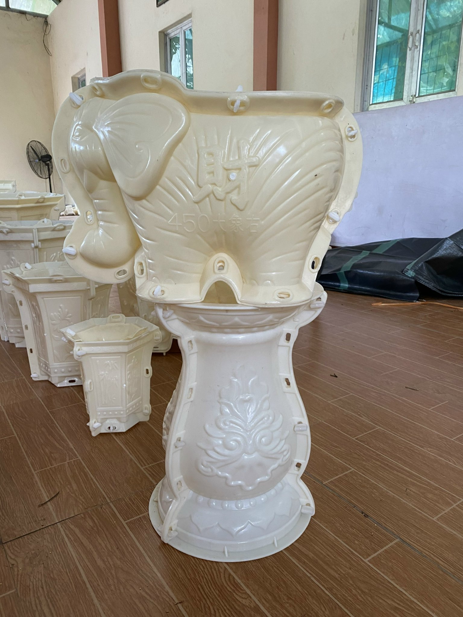 Khuôn đúc chậu cảnh hình con voi