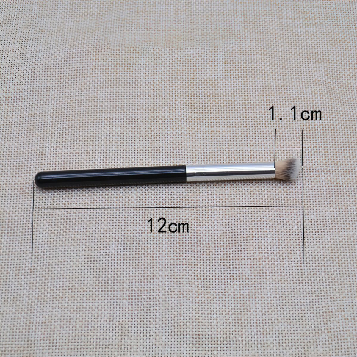 Makeup brush, eyeshadow brush, highlighter brush for Face / Nose / Eyes / Convenient Fingertips