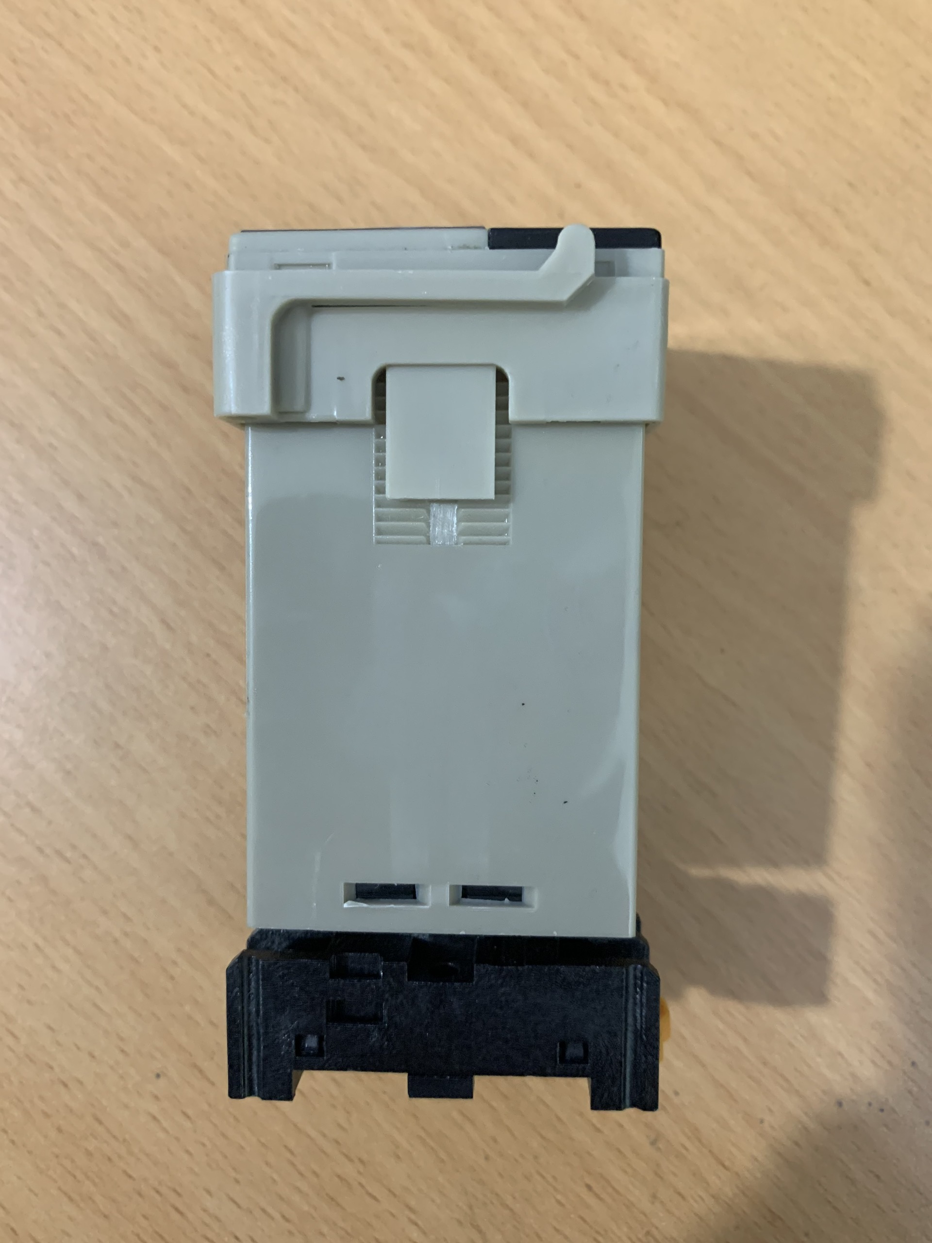 Đồng hồ nhiệt độ E5C4 kèm đế ( omron )