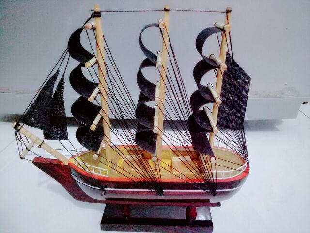 Combo 2 thuyền gỗ trang trí PHONG THỦY màu đen & trắng (Dài: 20cm)