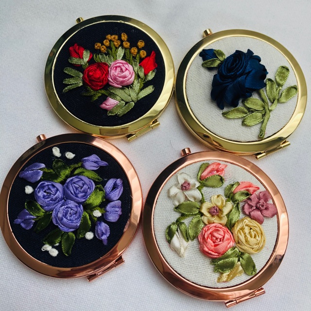 Gương thêu handmade