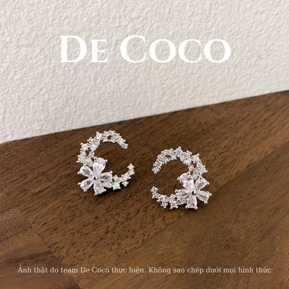 Khuyên tai Janet De Coco