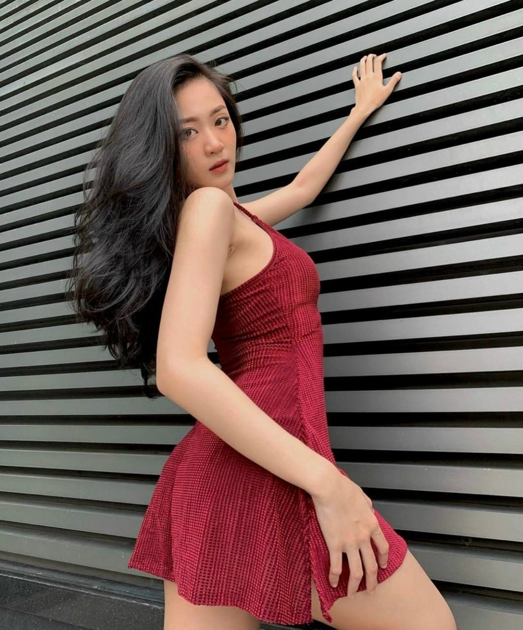 [HÀNG ĐẸP] Đầm Nhung Cổ Yếm Cột Dây