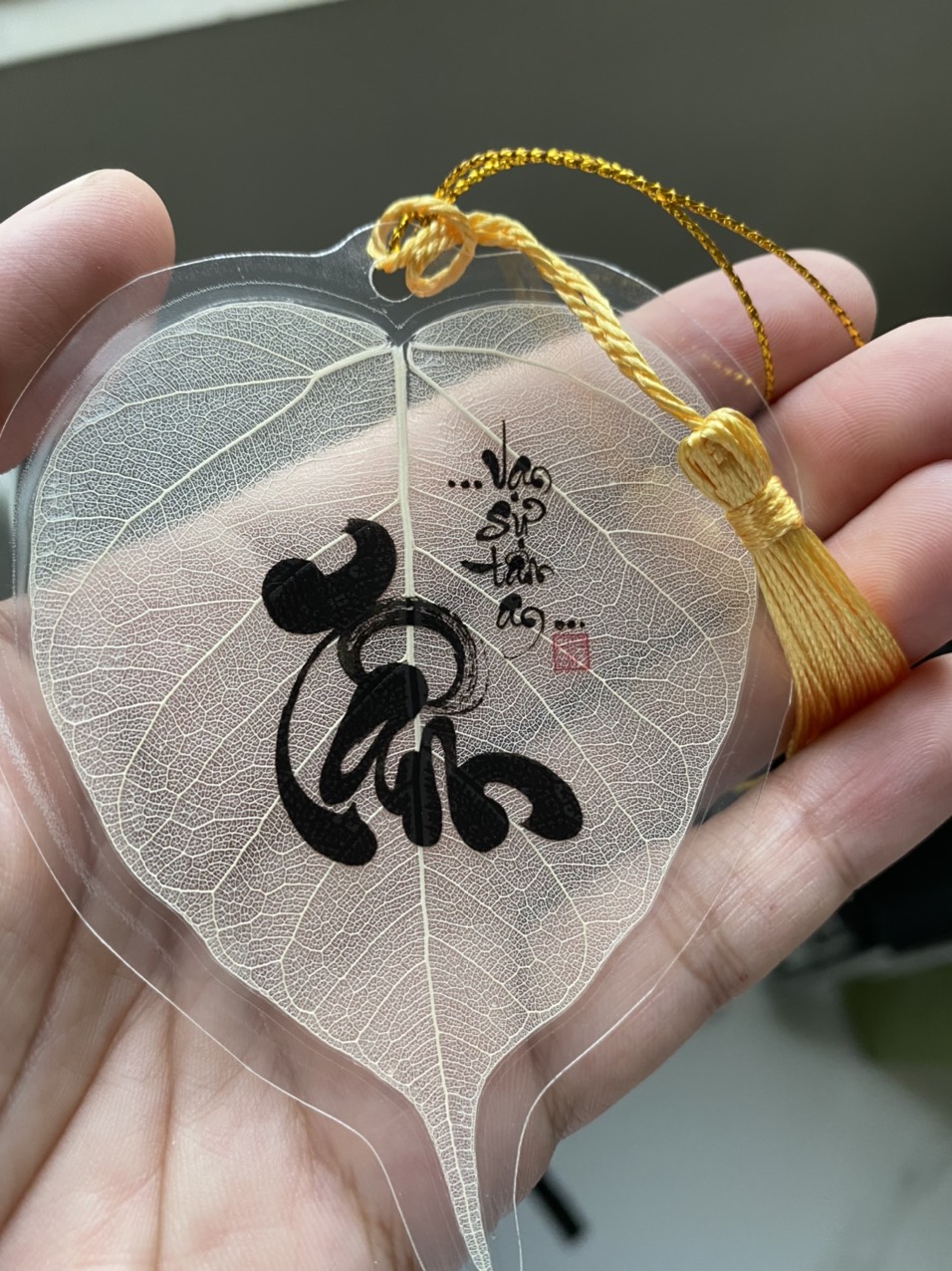 Lá bồ đề in chữ TÂM - VẠN SỰ TÂM AN