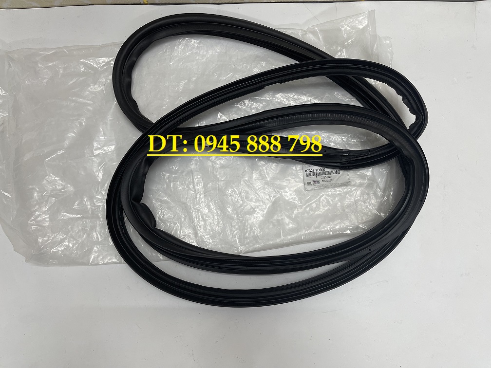 Gioang cốp sau Kia Caren