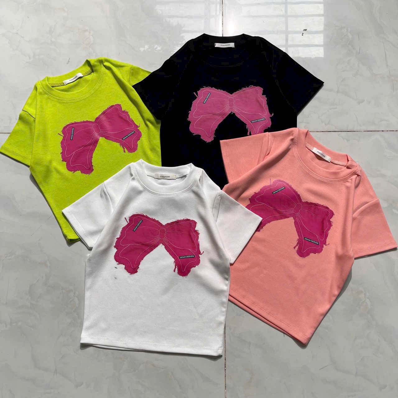 Áo thun in hình nơ dáng croptop basic xinh xịn