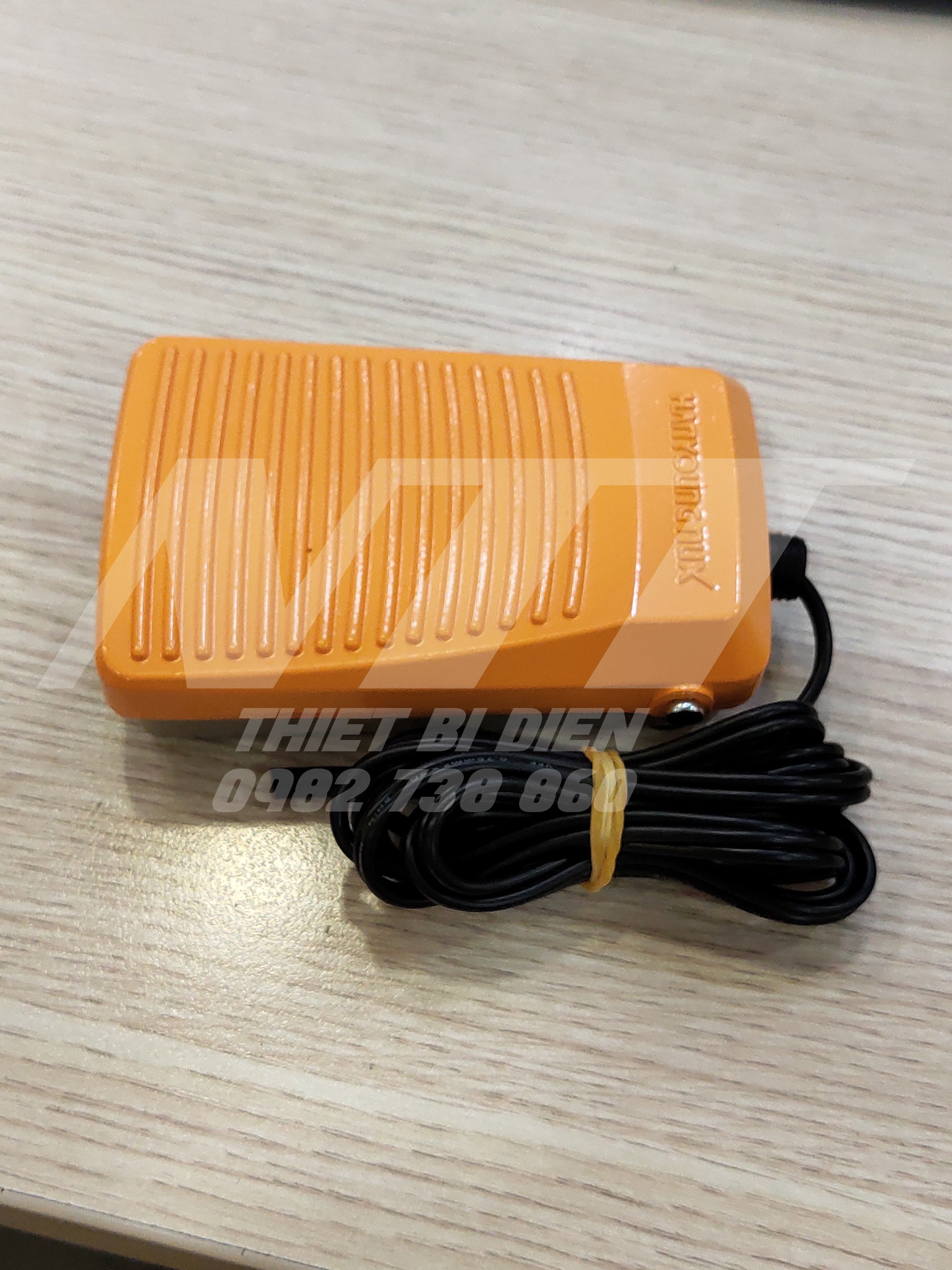 Công tắc bàn đạp HY-102N Hanyoung