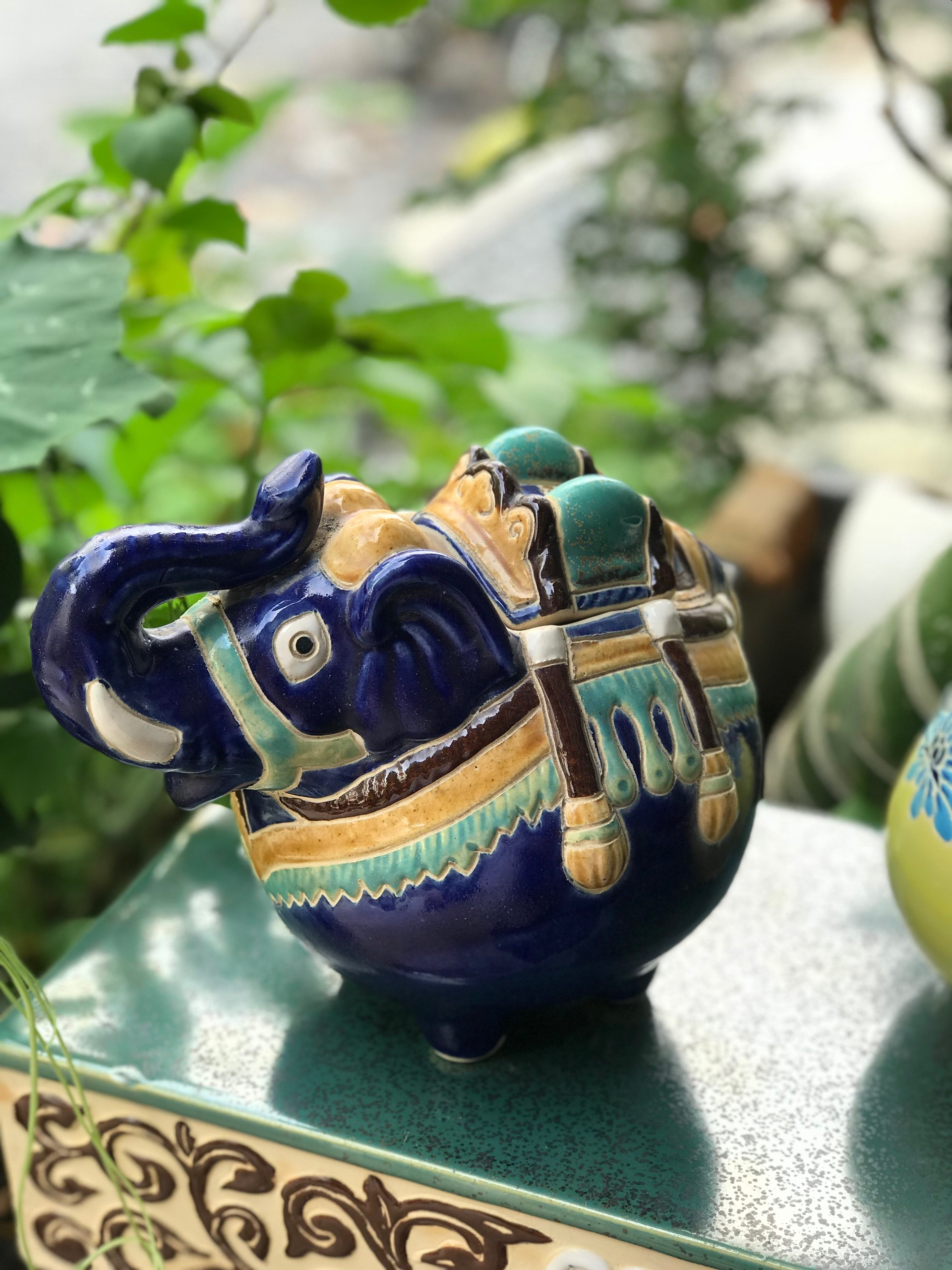 Voi kẹo gốm sứ trang trí Nam Bộ