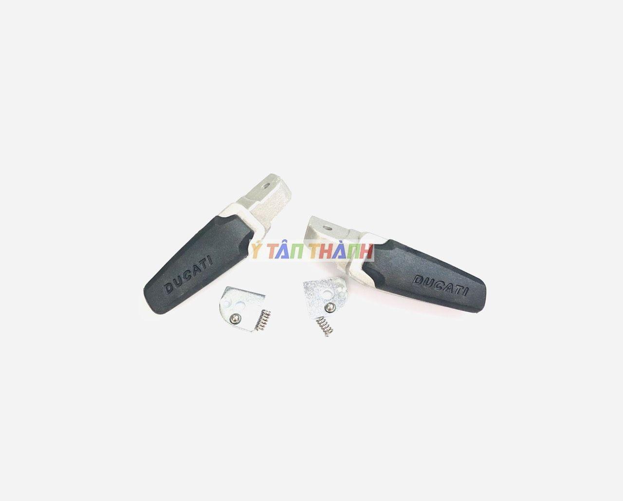 Gác Chân Ducati Gắn Yamaha