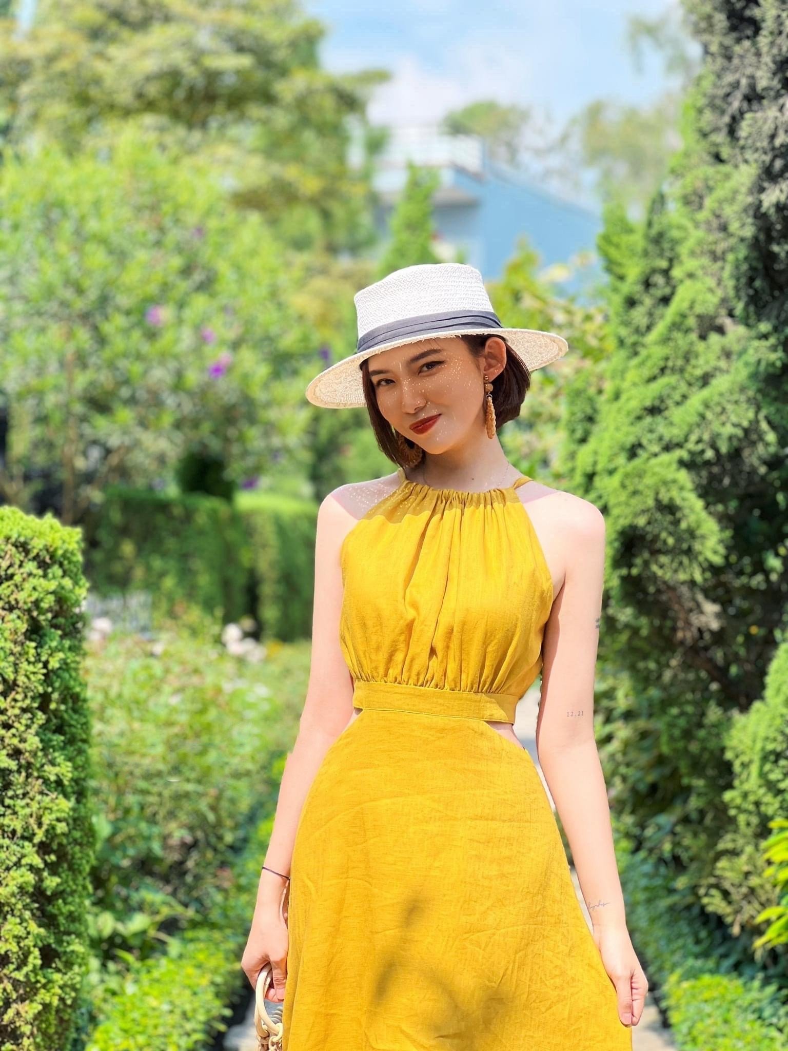 ĐẦM CỔ YẾM KHOÉT EO MAXI MÙA HÈ