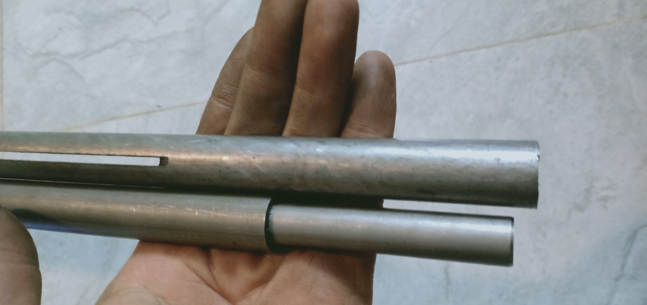 ống thép đúc rọc rãnh lỗ 6.4mm phi 12 dài 70cm