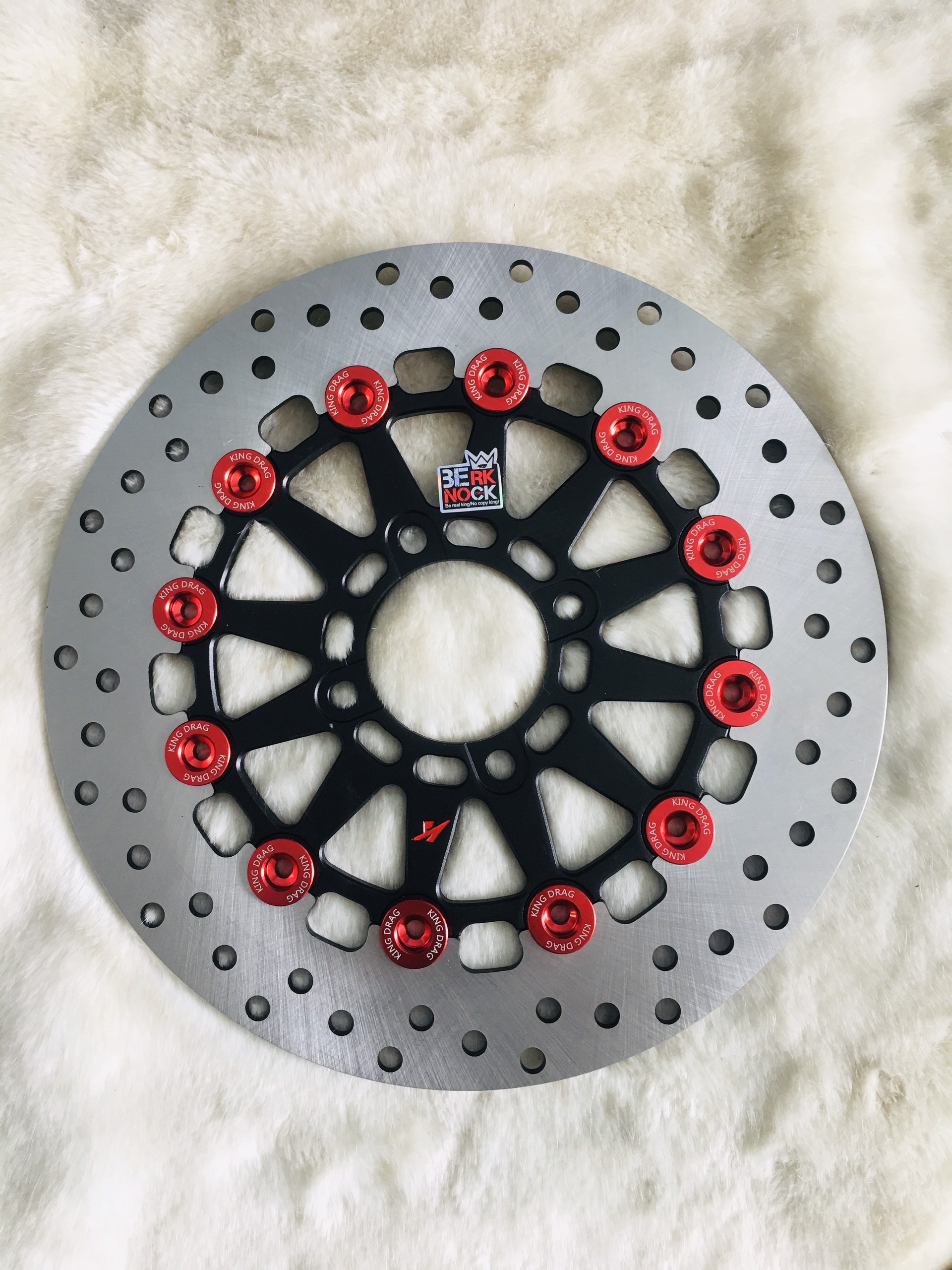Đĩa KingDrag 4 lỗ thông dụng size đĩa 267mm lòng đen khoen đỏ cực nét