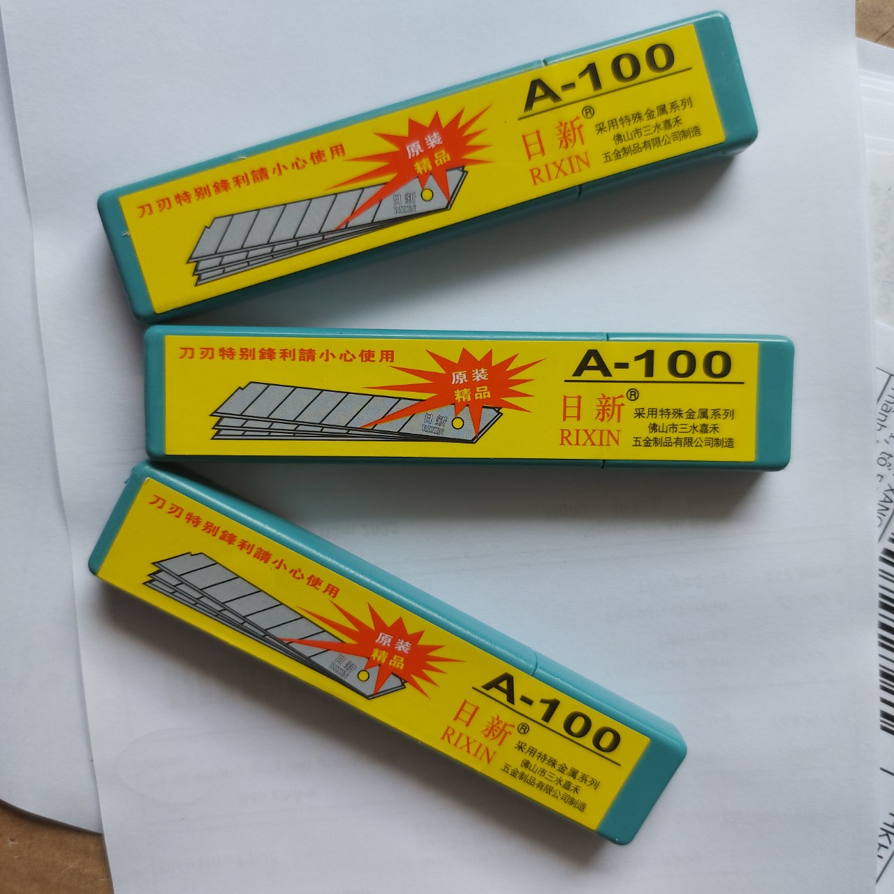 HỘP 10 LƯỠI DAO RỌC GIẤY LỚN A100