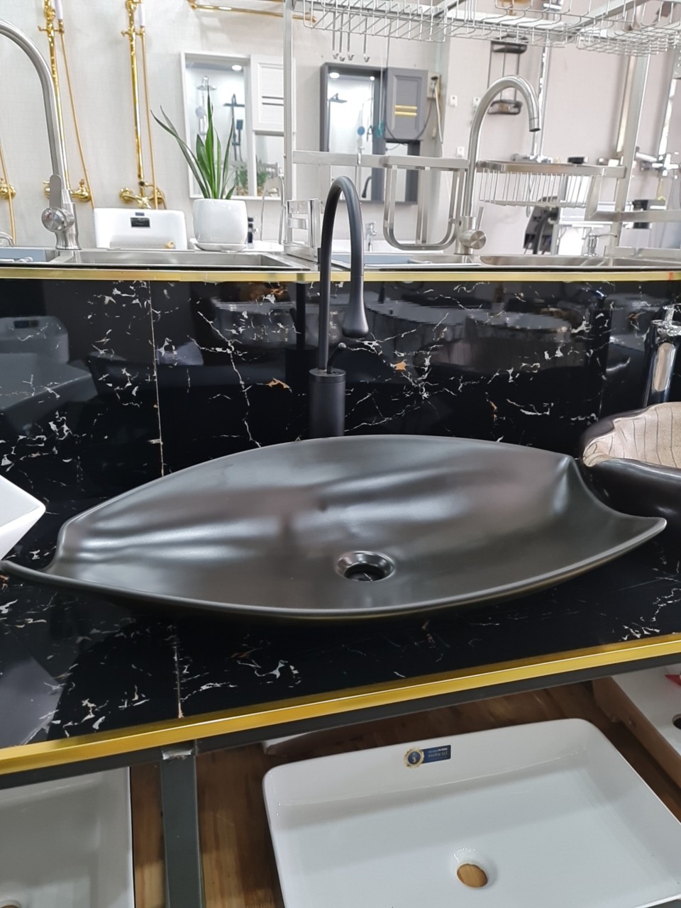 Lavabo  đặt  bàn  mỹ  thuật chiếc  thuyền