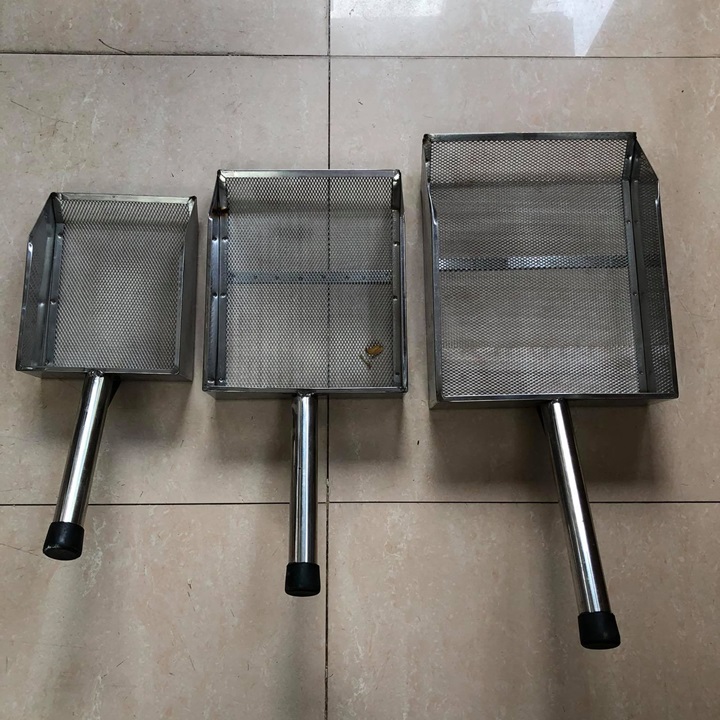 DỤNG CỤ VỆ SINH CHUỒNG GÀ BẰNG INOX - CÓ 3 CỠ