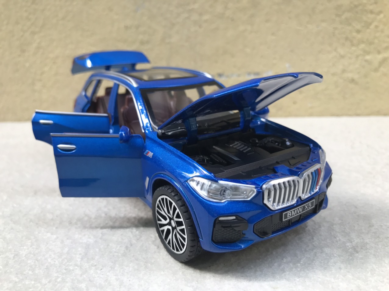 [HCM]Mô hình xe ô tô BMW X5 2020 - 1:32