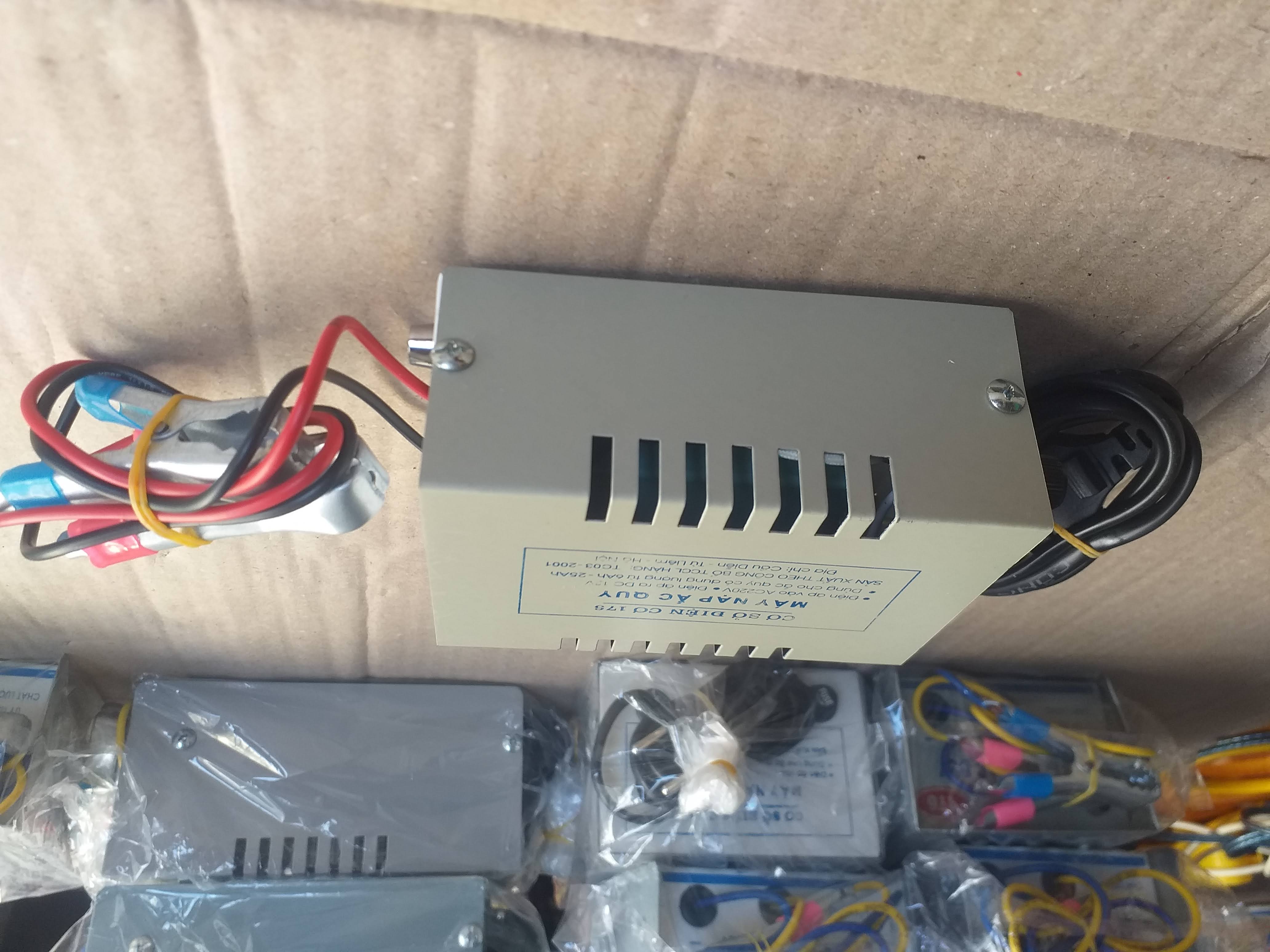 Bộ sạc bình Acquy hoặc pin 12V ( nguồn 1 - 25A)